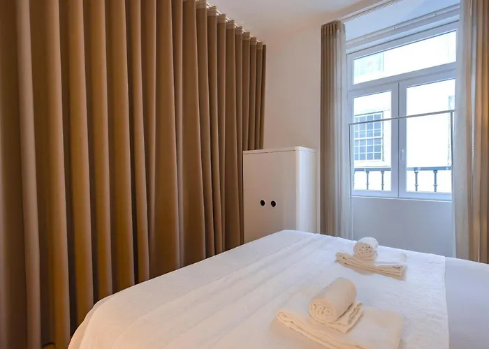 Cozy Downtown By Lovelystay